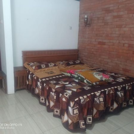 Warung Rizka Apartment Probolinggo Exterior photo